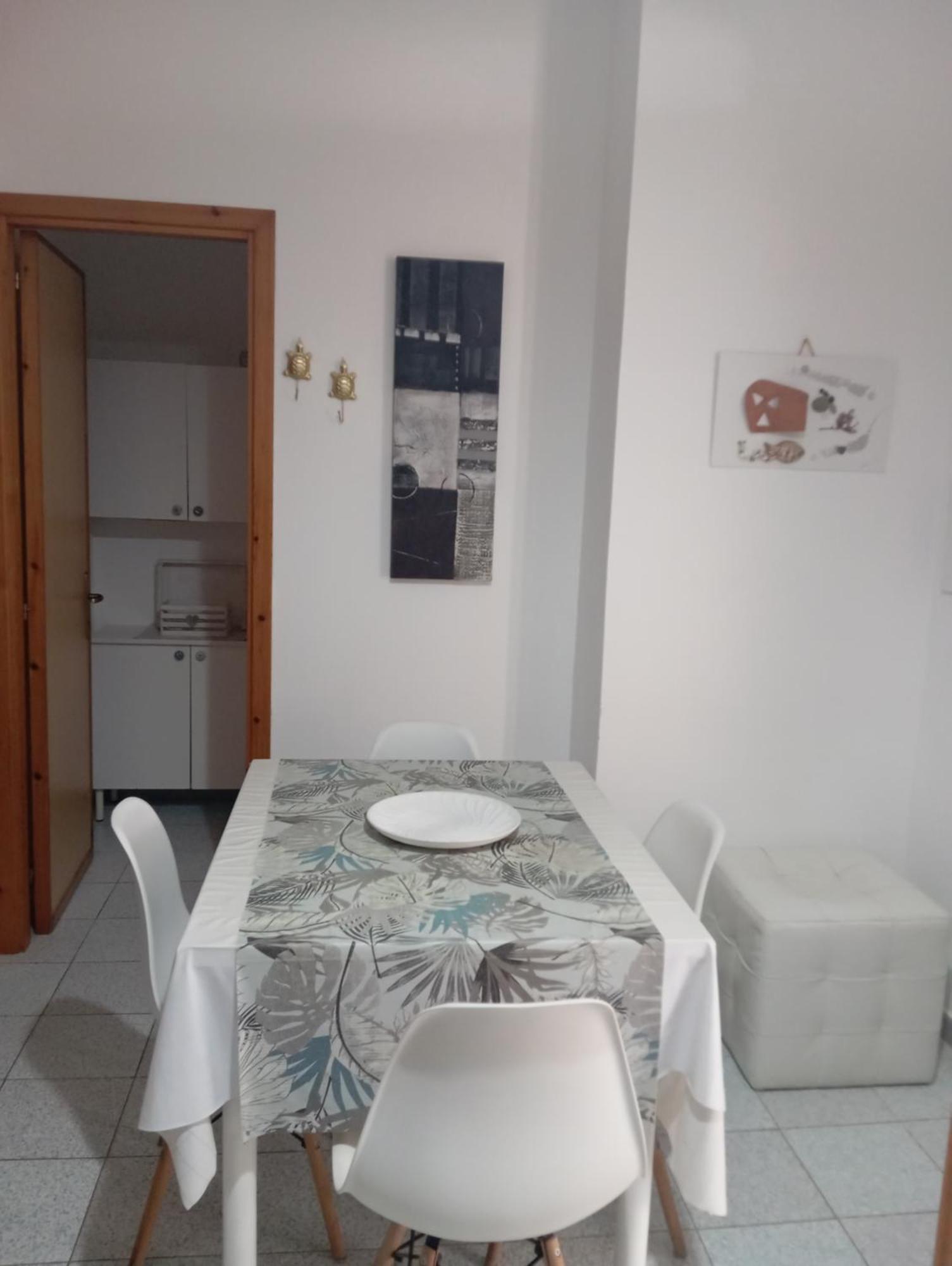Guest House Oleandro Santa Maria Navarrese Habitación foto